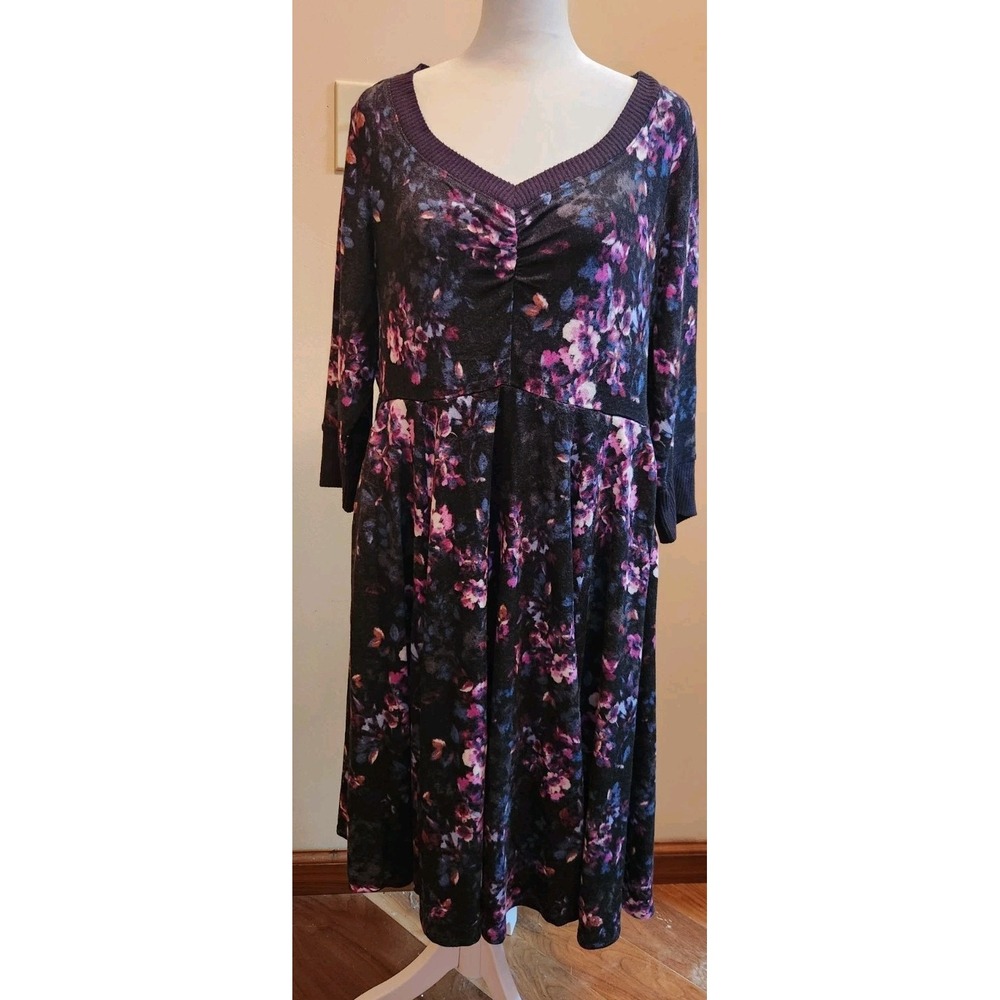 NWT‎ Torrid Womens Mini Supersoft Plush Floral Stretch V-Neck Midi Dress Size 1X